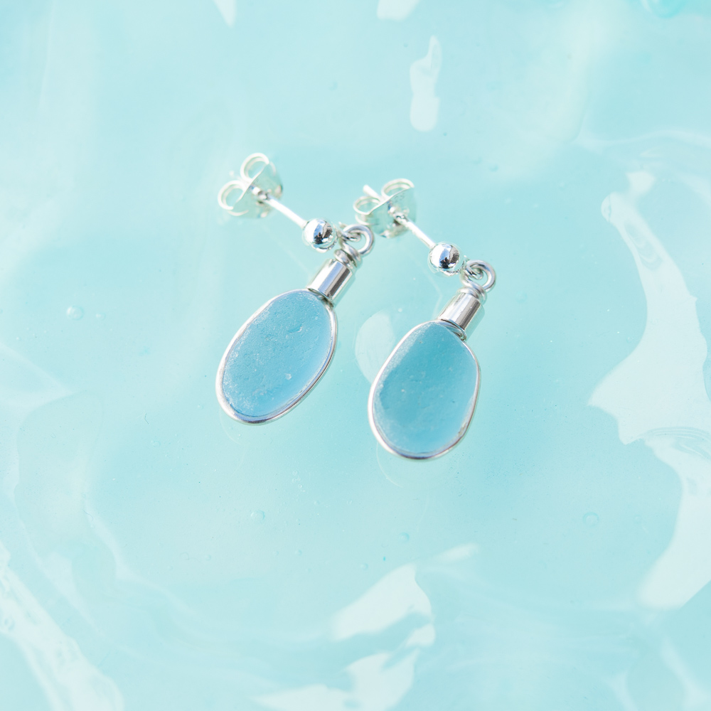 RARE FIND Sea glass stud earrings - cornflower blue - Image 4