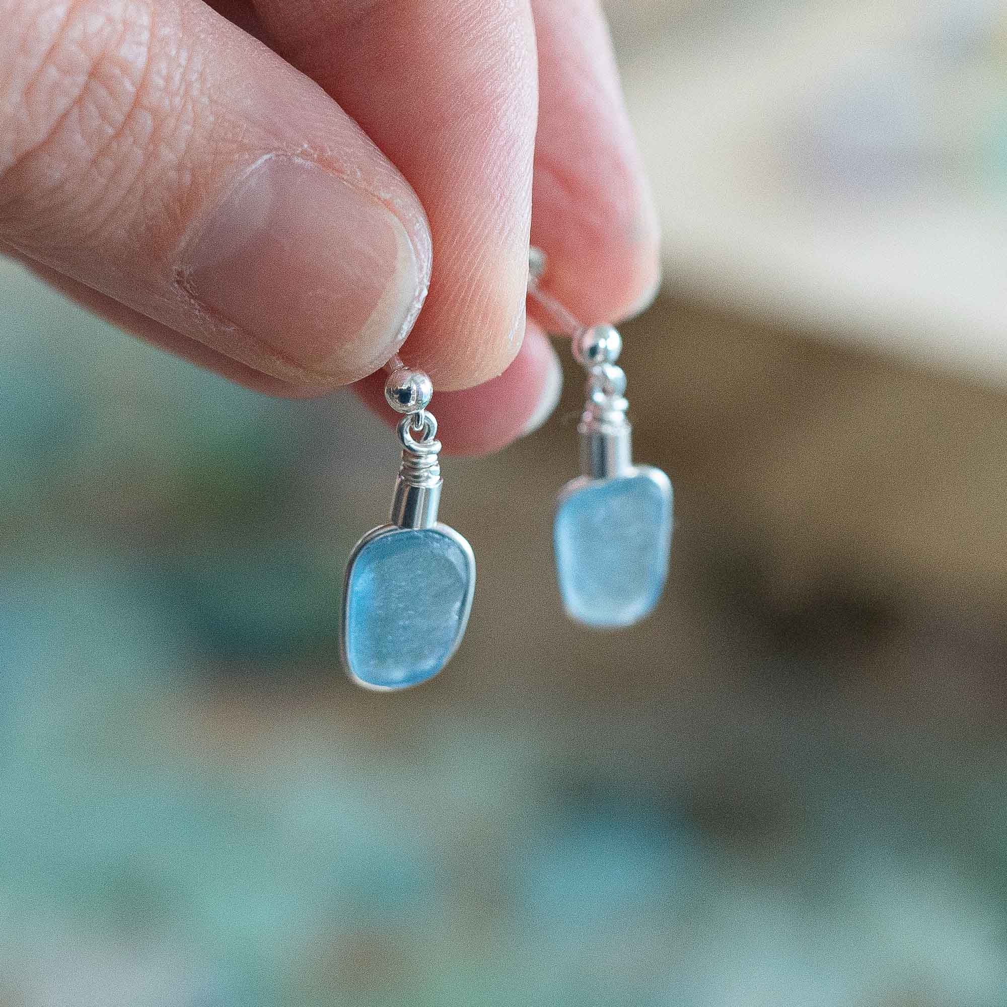 RARE FIND - sea glass stud earrings cornflower blue - Image 4