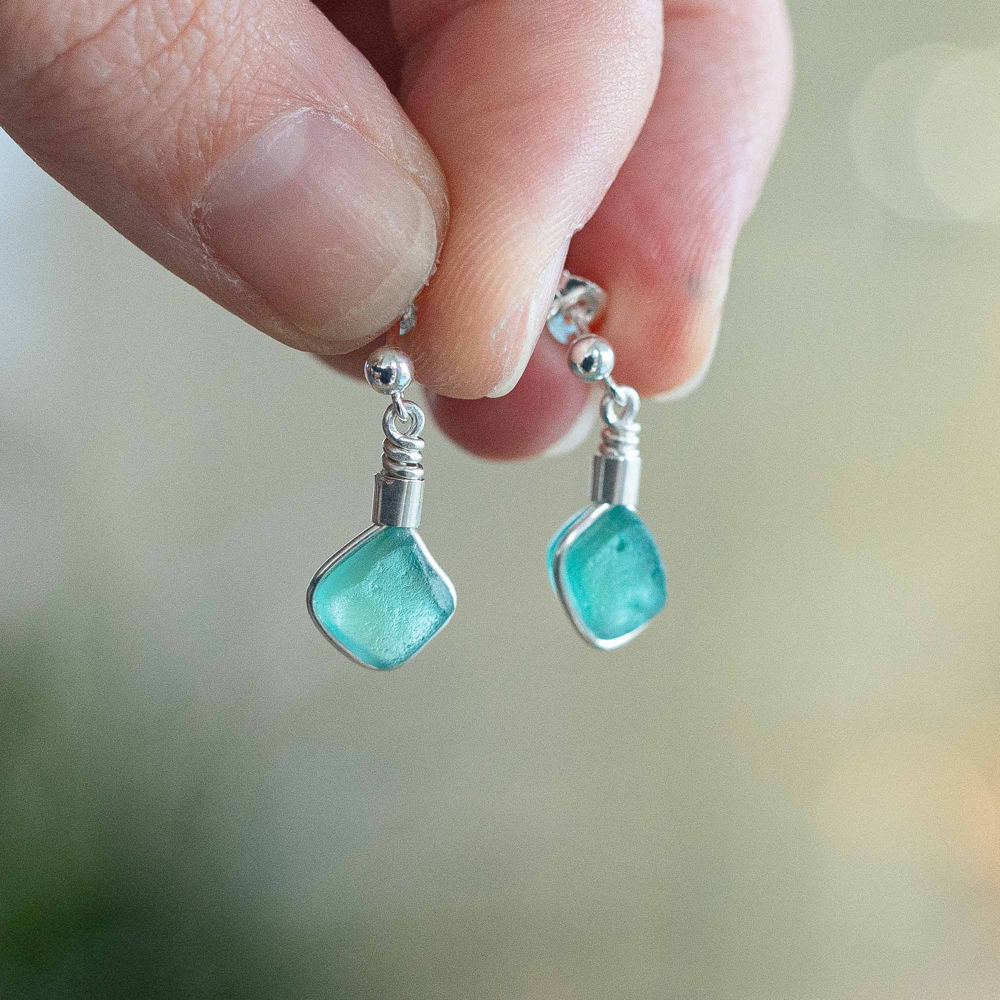 RARE FIND - sea glass stud earrings teal - Image 5