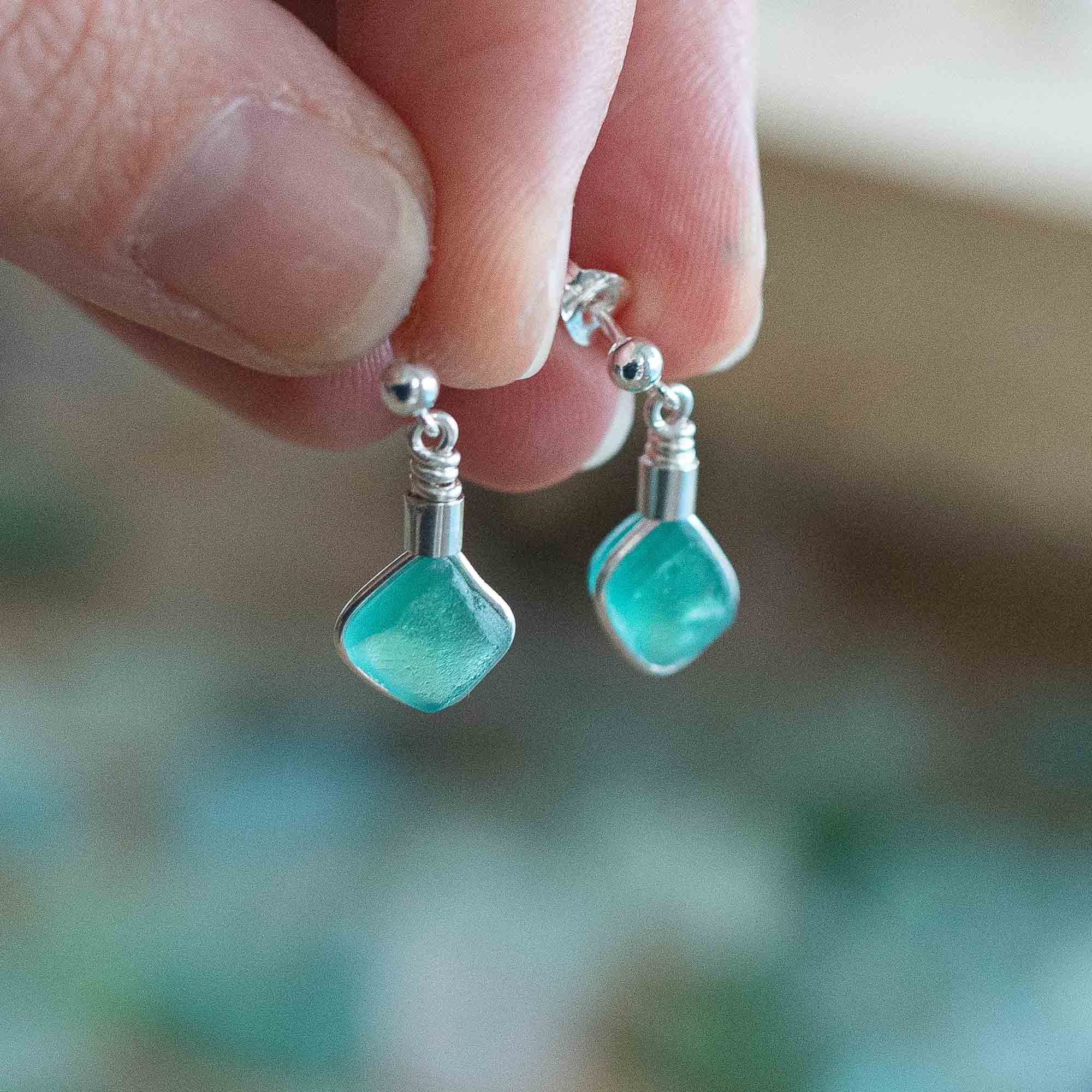 RARE FIND - sea glass stud earrings teal - Image 4
