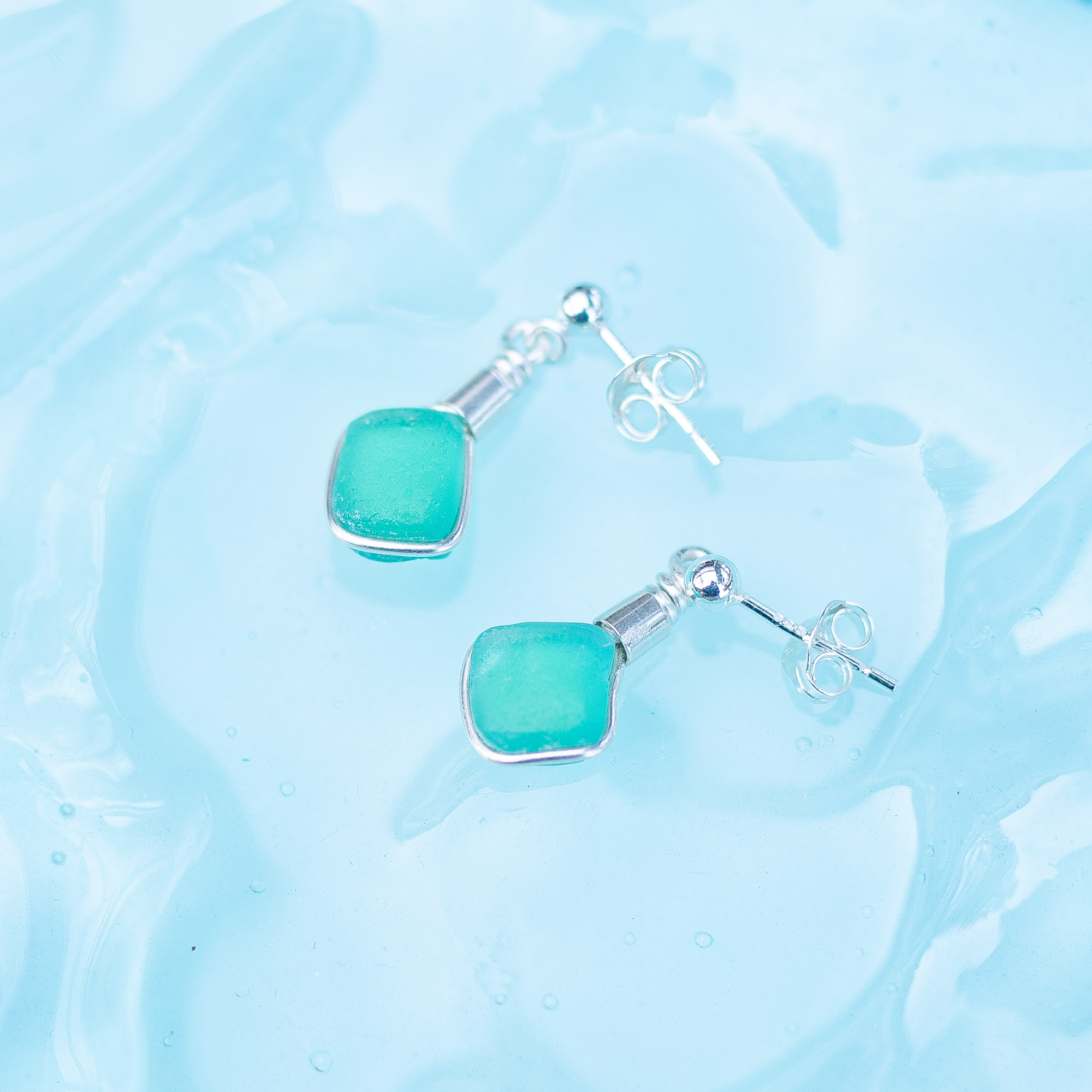RARE FIND - sea glass stud earrings teal - Image 3