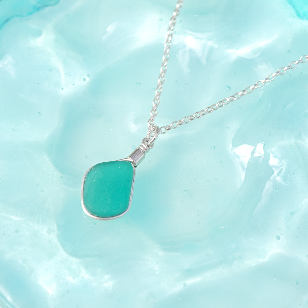 RARE FIND Sea glass pendant - deep teal - Image 4