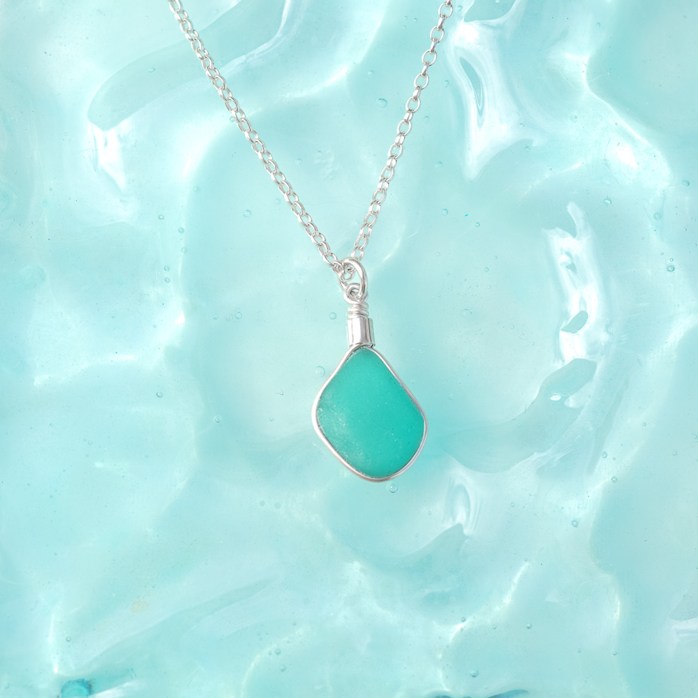 RARE FIND Sea glass pendant - deep teal - Image 3