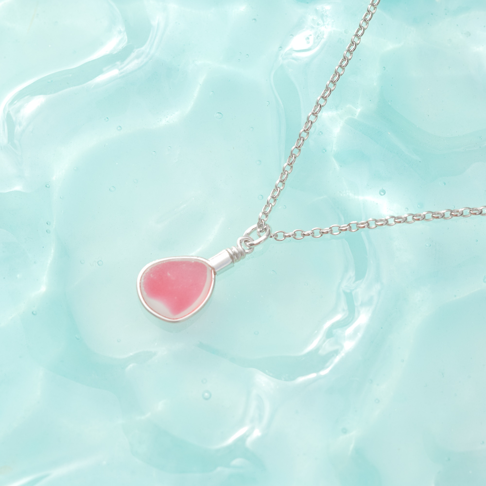 RARE FIND Sea glass pendant - pink - Image 3