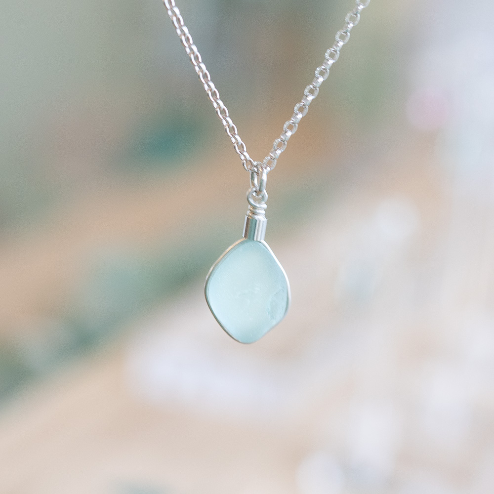 Sea glass pendant - aqua - Image 3