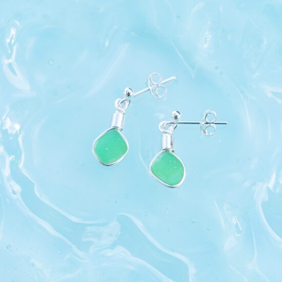 Sea glass stud earrings - Green