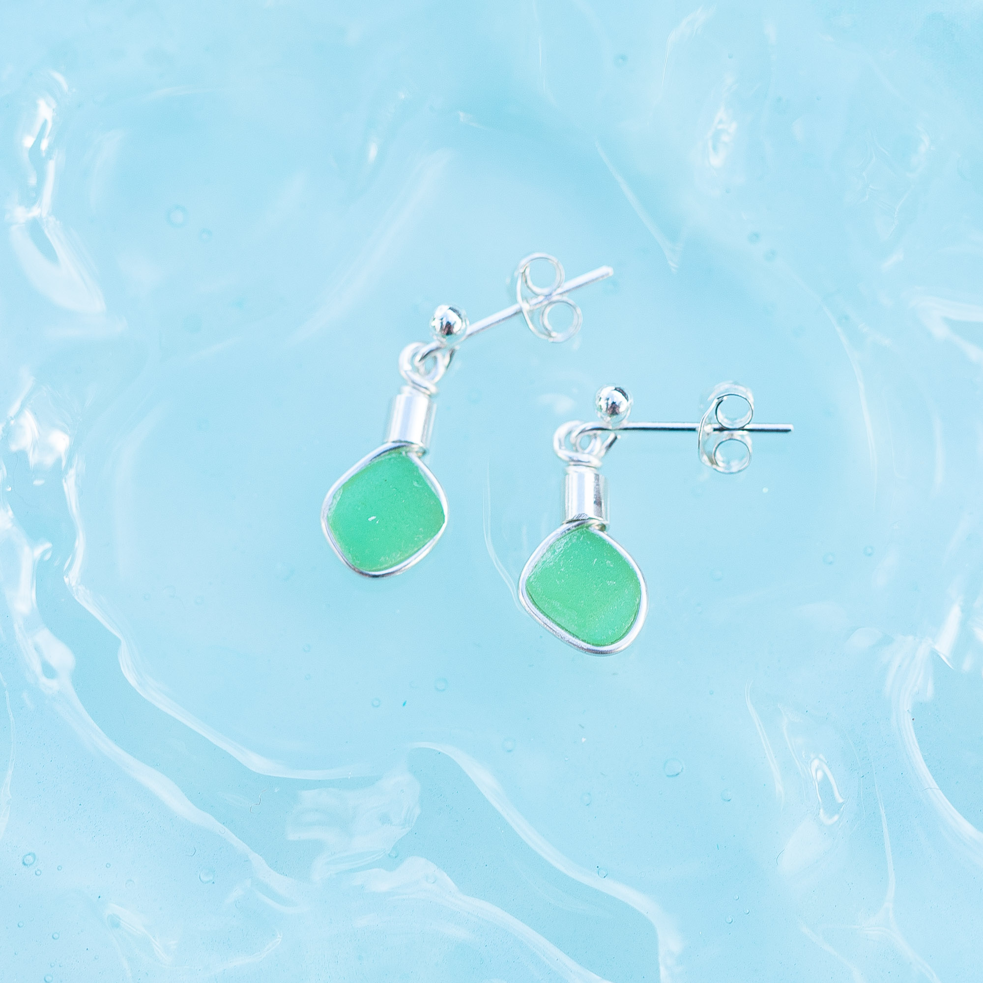 Sea glass stud earrings - Green