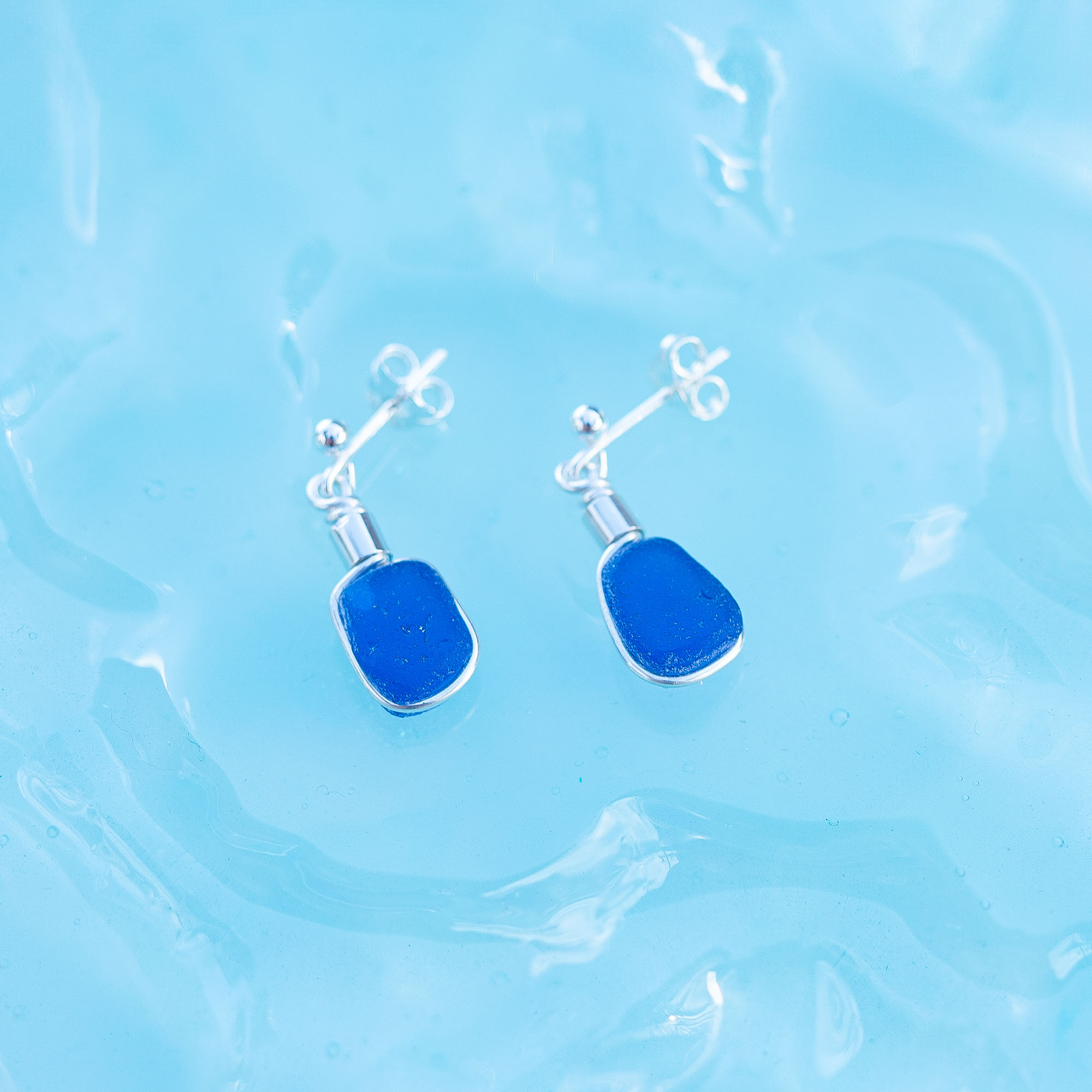 RARE FIND - sea glass stud earrings blue - Image 5