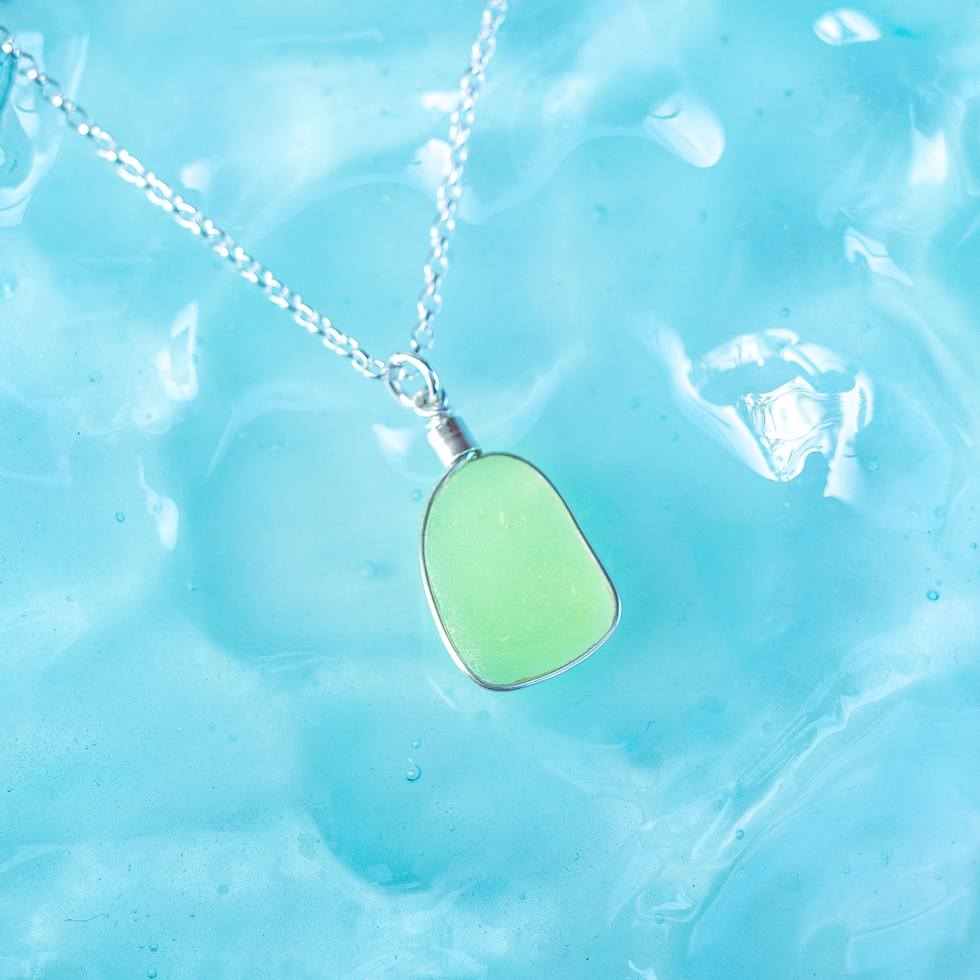 ULTRA RARE FIND - Sea glass pendant UV green - Image 3